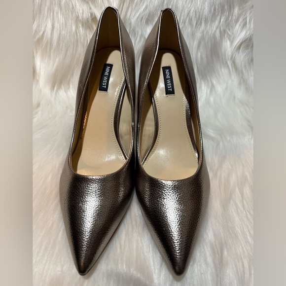 Nine West Silver Heels Elegant Pointed-Toe Pumps - Picture 1 of 9